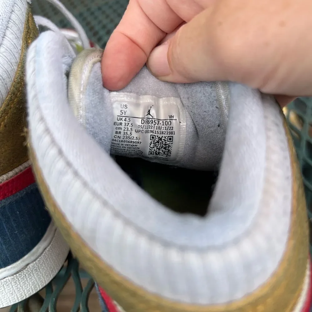 Nike Boys Kids Sneakers in Red, Green, and Gold 5Y